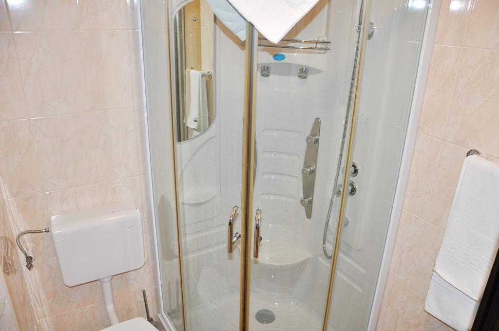 Hotel Thomas 부쿠레슈티 객실 사진